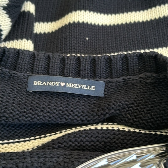 Brandy Melville sweater. - Picture 2 of 4